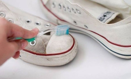 كيفية تنظيف الحقائب والأحذية البيضاء ، كيفية تنظيف الحقائب والأحذية البيضاء ، كيفية غسل الكتان الأبيض