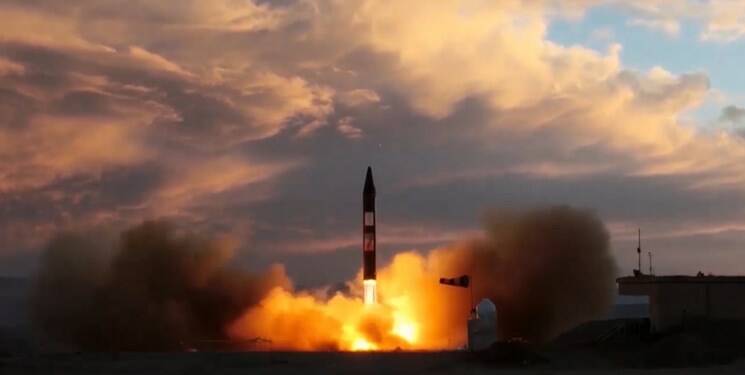 ويمكن لصاروخ خرمشهر أن يحمل عدة رؤوس حربية بدلا من رأس واحد.  مواقع التواصل .