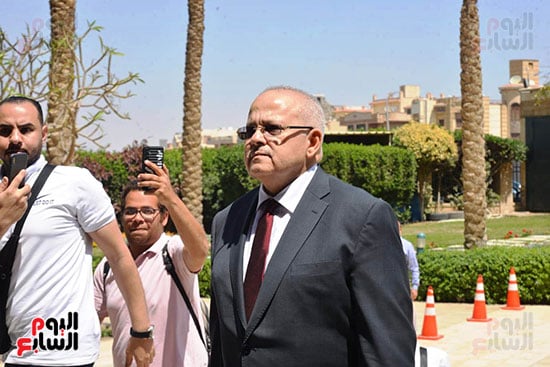 الدكتور محمد الخشت رئيس جامعة القاهرة يشارك في تشييع جثمان الدكتور أحمد فتحي سرور