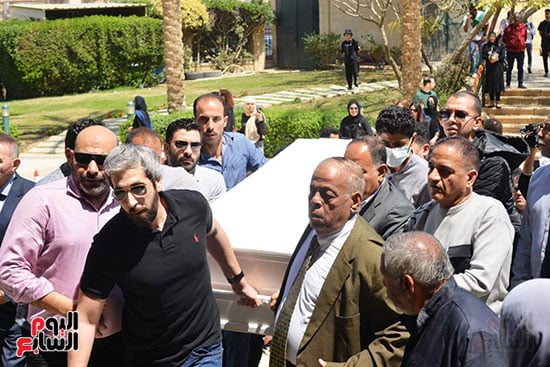 مسؤولون وشخصيات عامة يحضرون جنازة الدكتور أحمد فتحي سرور (33 عاما)