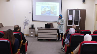تدريسية في كلية طب المستنصرية تلقي محاضرة علمية حول التشخيص بالدوبلر الرباعي