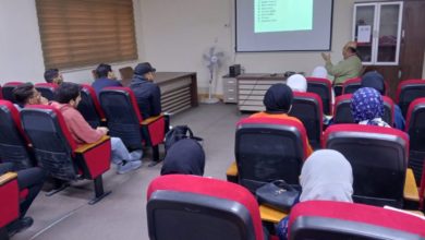 تدريسي في كلية طب المستنصرية يلقي محاضرة علمية حول تقنية الاذابة الحرارية لعقد الغدة الدرقية الحميدة