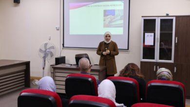 تدريسية في كلية طب المستنصرية تلقي محاضرة علمية حول الأشعة الملونة في الفحوصات الشعاعية