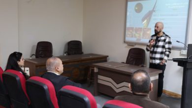 تدريسي في كلية طب المستنصرية يلقي محاضرة علمية عن تطبيقات ظاهرة التلألؤ الحيوي في البحوث الأساسية والسريرية