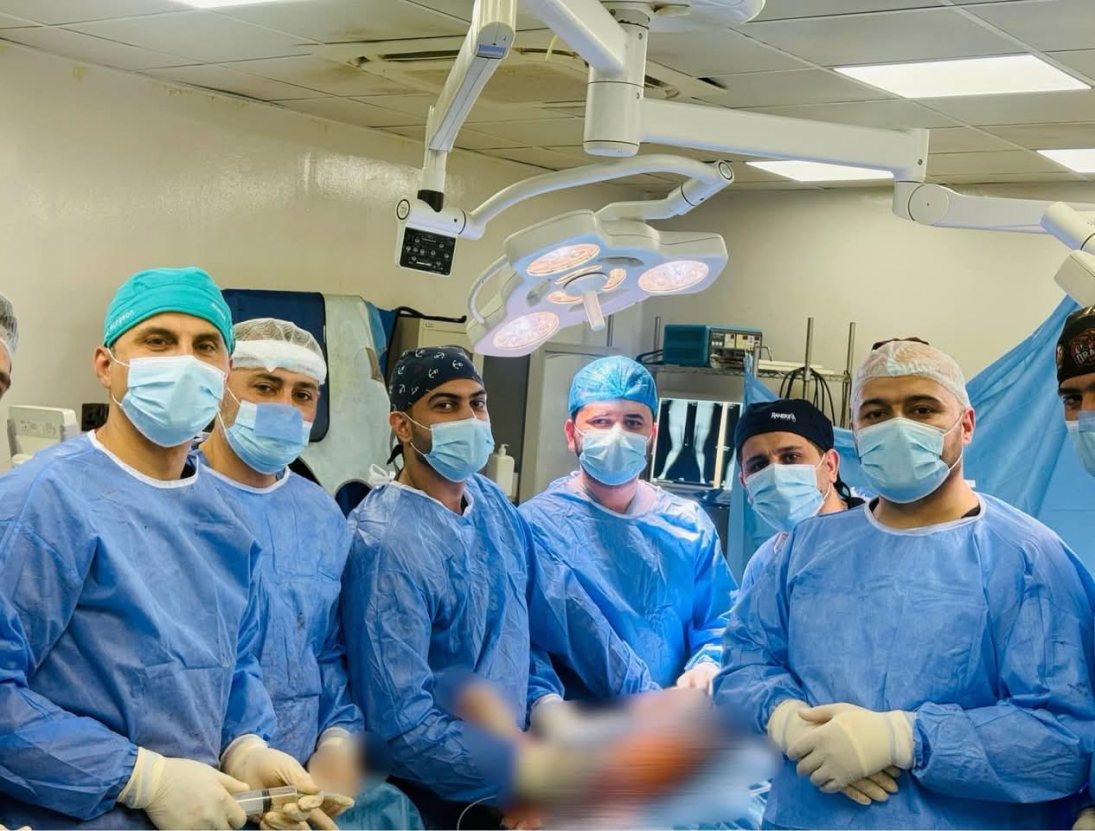 تدريسي في كلية طب المستنصرية ينجح باجراء عملية تبديل مفصل الركبة لمريضة في مستشفى اليرموك التعليمي تدريسي في كلية طب المستنصرية ينجح باجراء عملية تبديل مفصل الركبة لمريضة في مستشفى اليرموك التعليمي