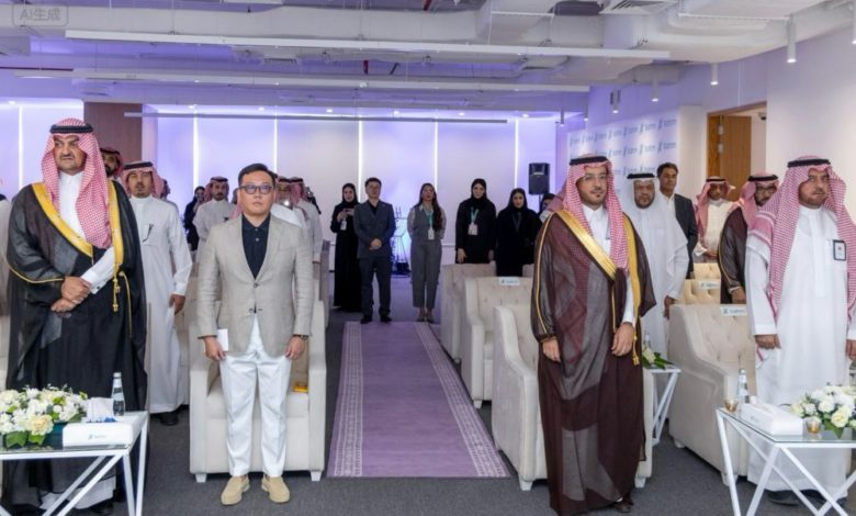 صاحب السمو الملكي الأمير خالد بن سعود الفيصل يزور شركة “سهم كابيتال” ويشهد توقيع اتفاقيات بارزة ويتسلم العضوية الشرفية من الدرجة الأولى صاحب السمو الملكي الأمير خالد بن سعود الفيصل يزور شركة “سهم كابيتال” ويشهد توقيع اتفاقيات بارزة ويتسلم العضوية الشرفية من الدرجة الأولى