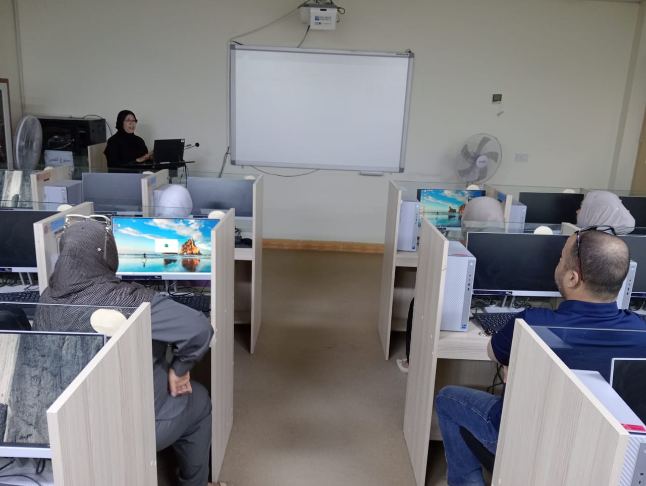 طب المستنصرية تقيم دورة تدريبية عن اعداد تقارير احترافية باستخدام الاكسل طب المستنصرية تقيم دورة تدريبية عن اعداد تقارير احترافية باستخدام الاكسل