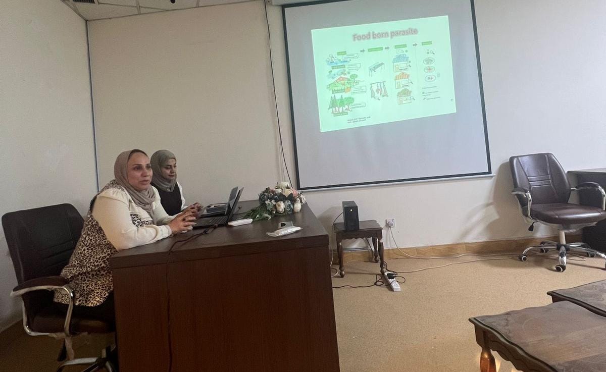 محاضرة علمية في كلية طب المستنصرية عن الطفيليات التي تنتقل عن طريق الغذاء محاضرة علمية في كلية طب المستنصرية عن الطفيليات التي تنتقل عن طريق الغذاء
