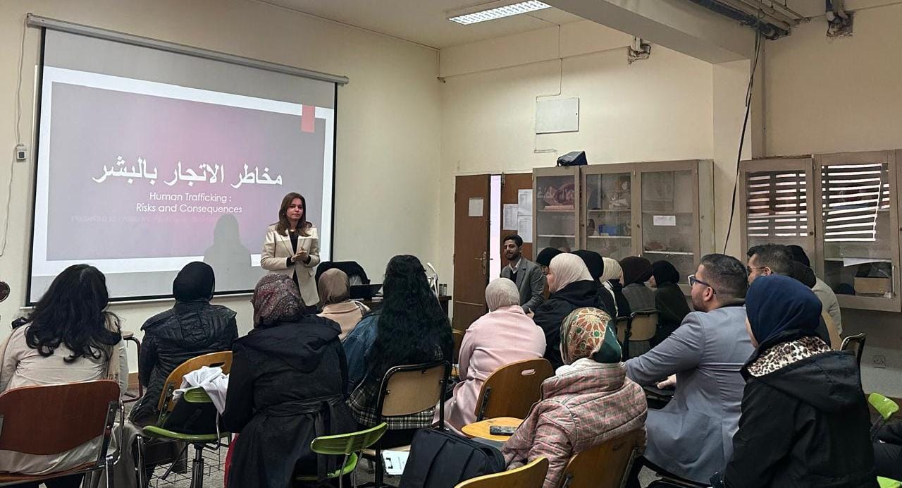 كلية طب المستنصرية تقيم محاضرة توعوية عن مخاطر الاتجار بالبشر كلية طب المستنصرية تقيم محاضرة توعوية عن مخاطر الاتجار بالبشر