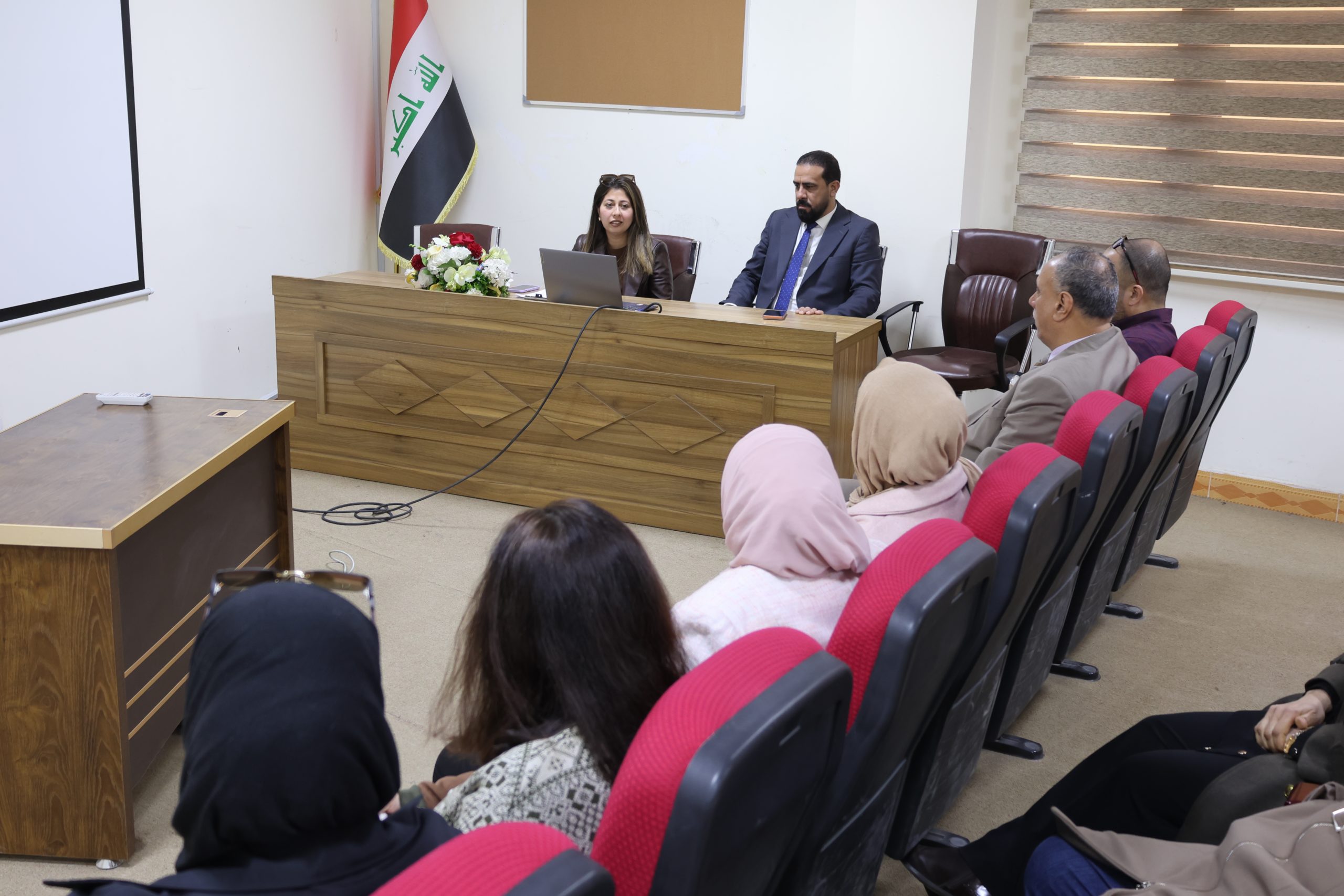 دورة تدريبية في كلية طب المستنصرية عن أسس التنظيم الاداري المركزية واللامركزية دورة تدريبية في كلية طب المستنصرية عن أسس التنظيم الاداري المركزية واللامركزية