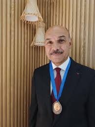 تدريسي في كلية طب المستنصرية يتحدث عن عملية تصنيع وتجميل حوض الكلية تدريسي في كلية طب المستنصرية يتحدث عن عملية تصنيع وتجميل حوض الكلية