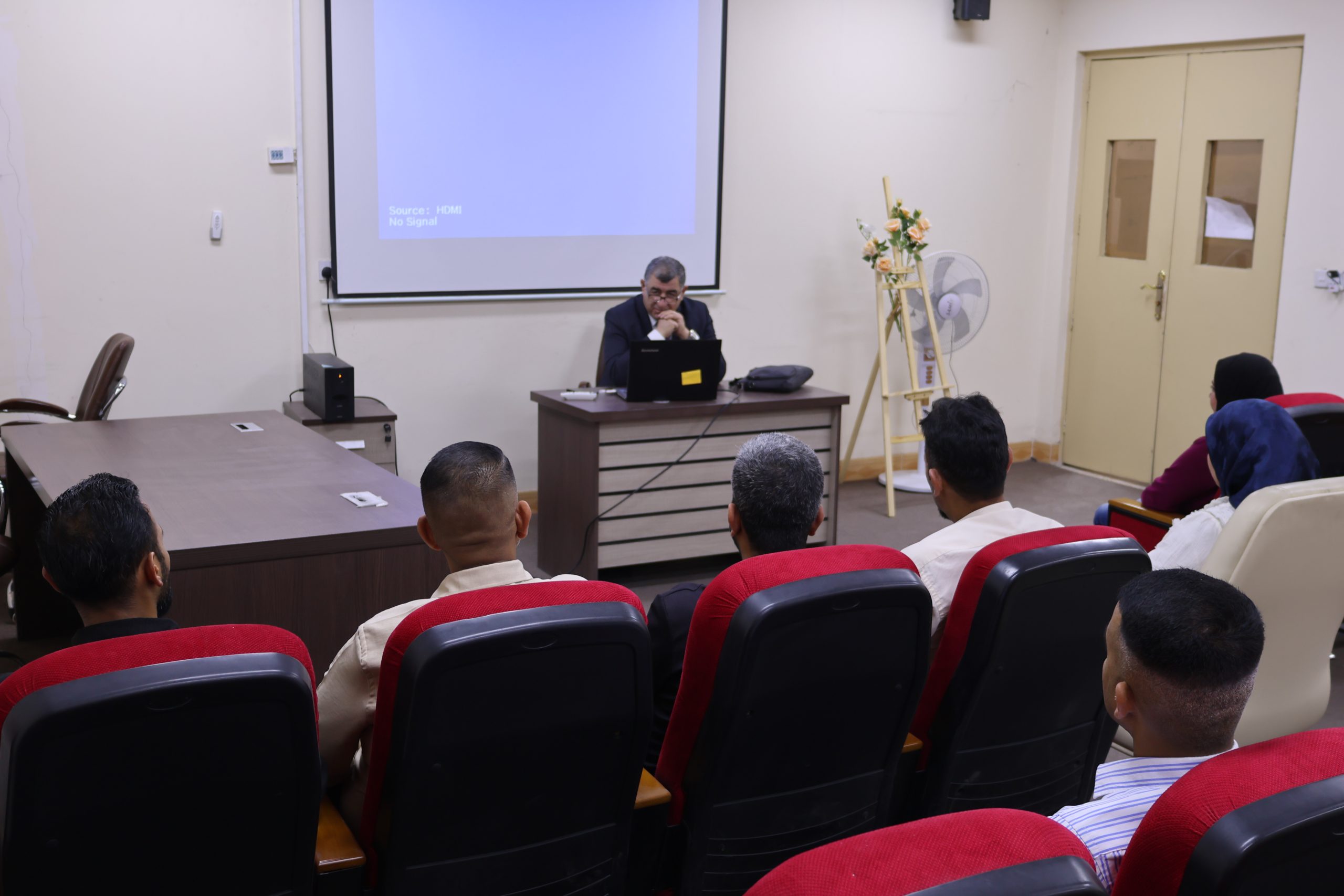 كلية طب المستنصرية تقيم ندوة علمية عن مضار التدخين كلية طب المستنصرية تقيم ندوة علمية عن مضار التدخين