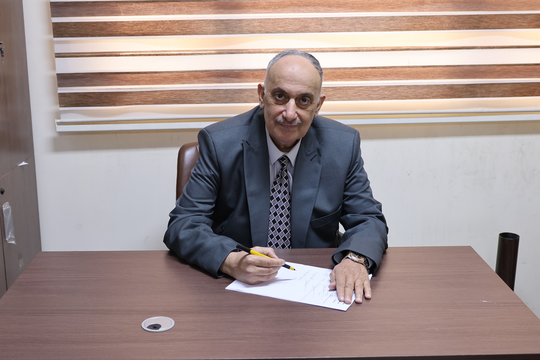 تدريسي في كلية طب المستنصرية يتحدث عن التهاب الجيوب الأنفية تدريسي في كلية طب المستنصرية يتحدث عن التهاب الجيوب الأنفية