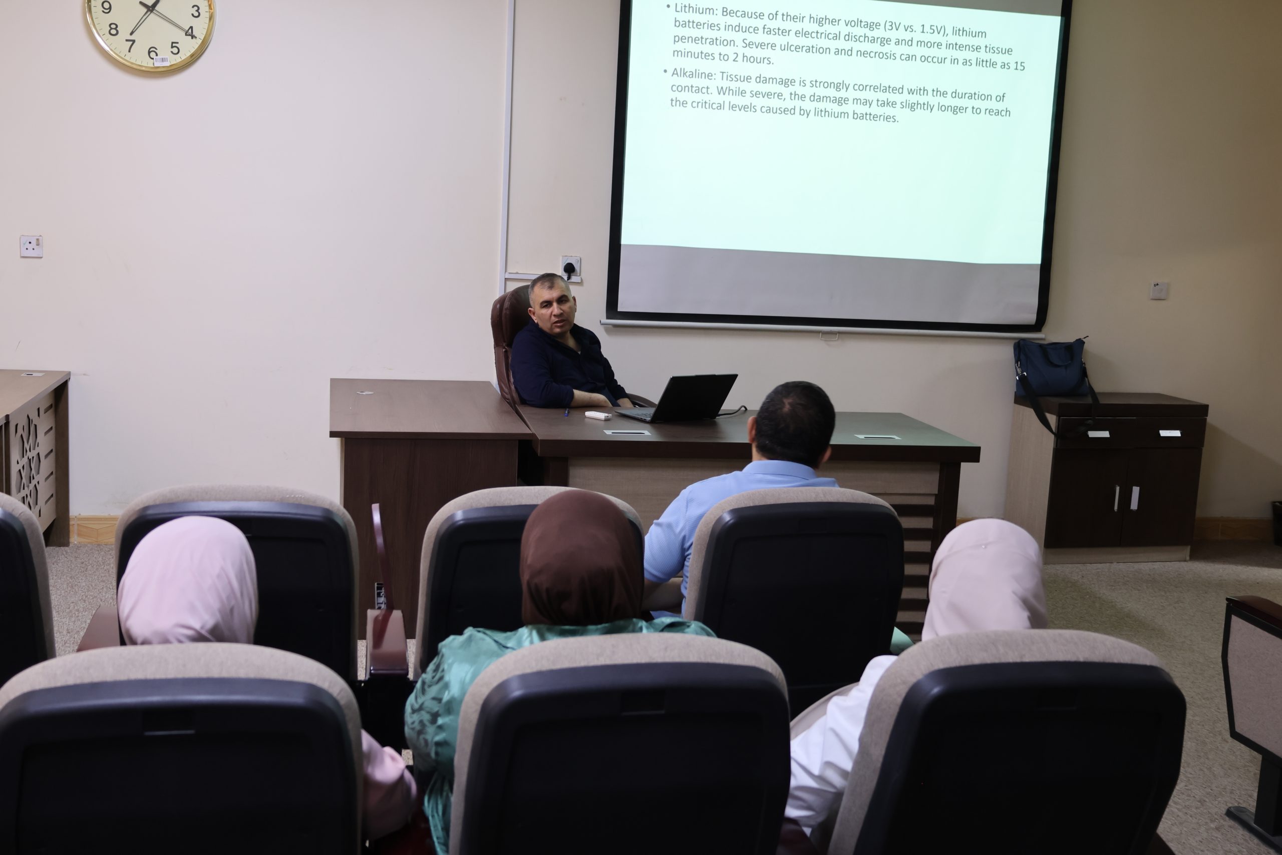 محاضرة علمية في كلية طب المستنصرية عن ابتلاع البطاريات المدورة عند الأطفال ووقت التداخل في رفعها محاضرة علمية في كلية طب المستنصرية عن ابتلاع البطاريات المدورة عند الأطفال ووقت التداخل في رفعها