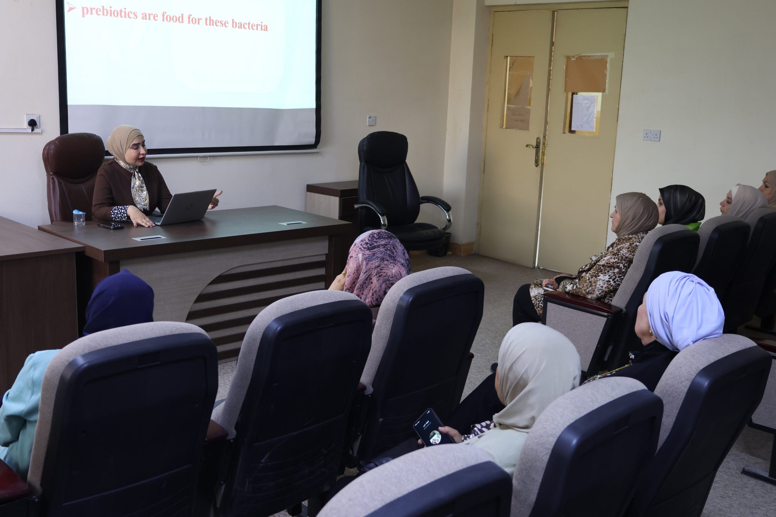 محاضرة علمية في كلية طب المستنصرية عن العلاقة بين البروبيوتيك والبريبايوتك في صحة الجهاز الهضمي محاضرة علمية في كلية طب المستنصرية عن العلاقة بين البروبيوتيك والبريبايوتك في صحة الجهاز الهضمي