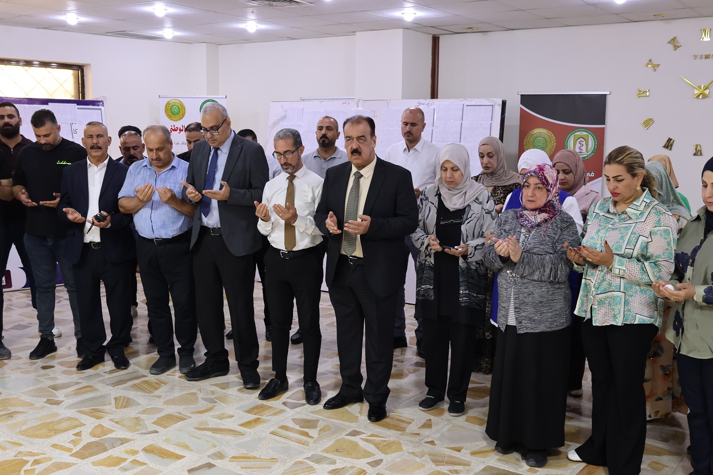 كلية طب المستنصرية تنظم وقفة حداد وفاءاً لأرواح الشهداء الأبرار الذين سقطوا غدراً في معسكر سبايكر كلية طب المستنصرية تنظم وقفة حداد وفاءاً لأرواح الشهداء الأبرار الذين سقطوا غدراً في معسكر سبايكر