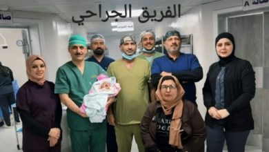 رئيس فرع الجراحة في كلية طب المستنصرية يجري عملية جراحية فوق الكبرى لطفلة حديثة الولادة رئيس فرع الجراحة في كلية طب المستنصرية يجري عملية جراحية فوق الكبرى لطفلة حديثة الولادة